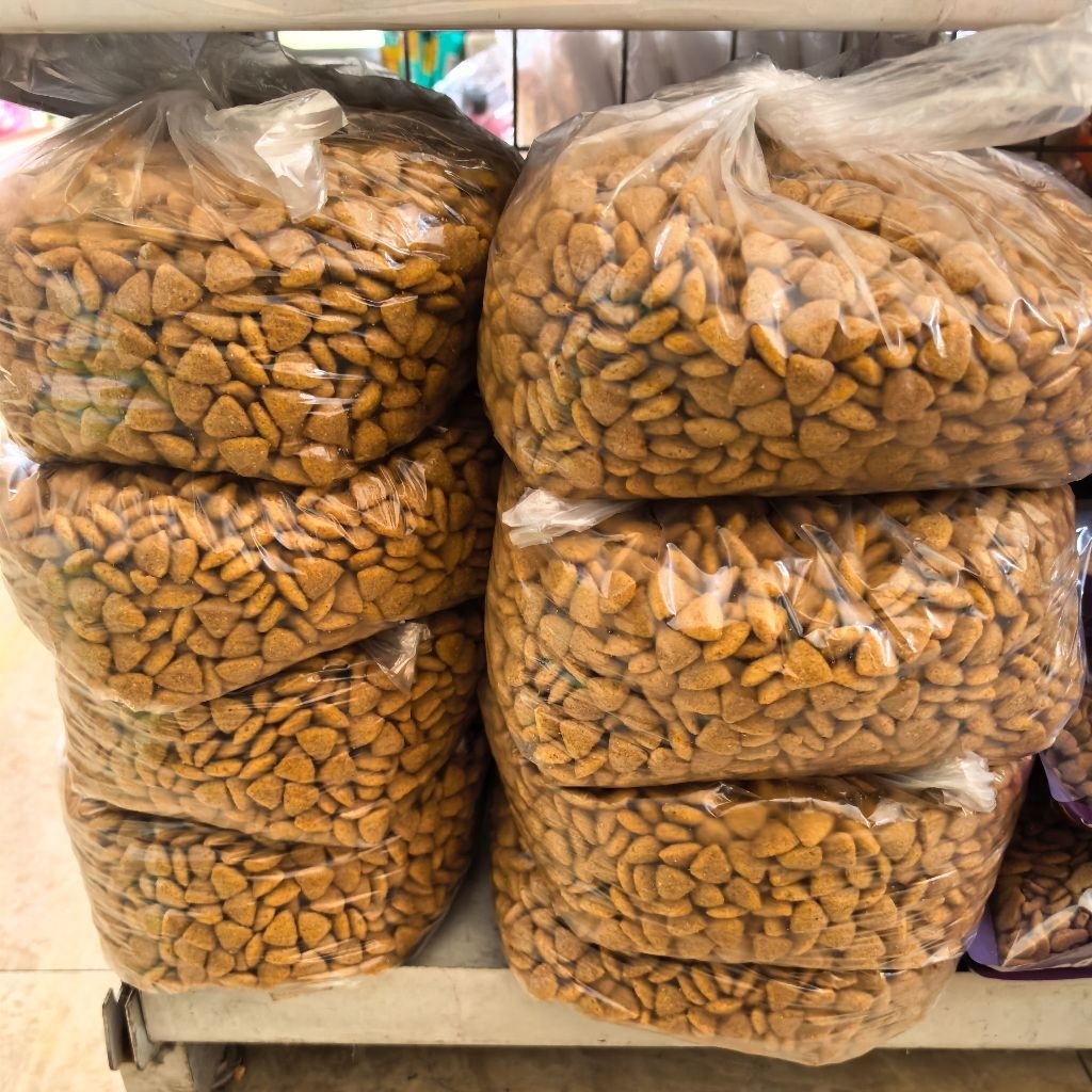 SANTAP 500G 1KG PAKAN KUCING KERING MAKANAN DRY FOOD CAT ADULT DEWASA SEGITIGA RASA IKAN TUNA CATTY 