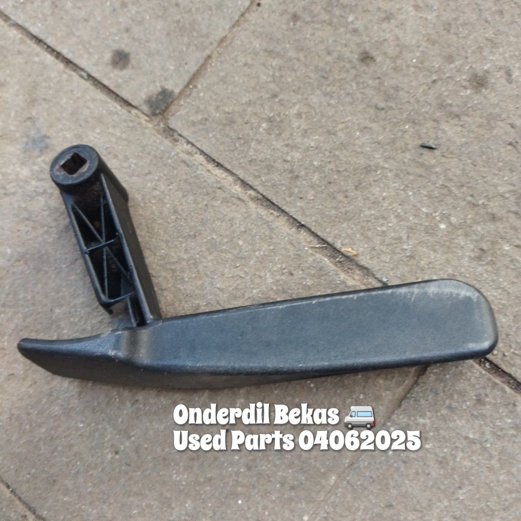 andle stelan jok kanan  BMW e34 seri 5