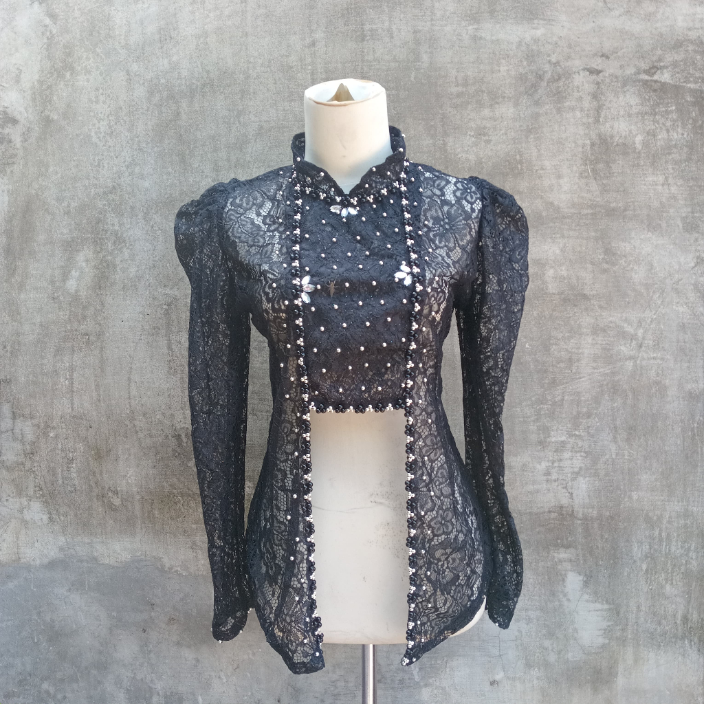 Kebaya Modern Kutu Baru Brokat Lengan Balon Hitam