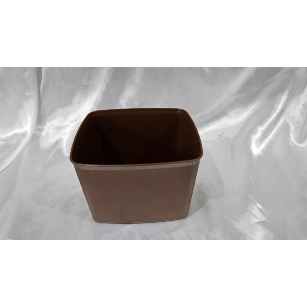 base medium square round coklat tupperware