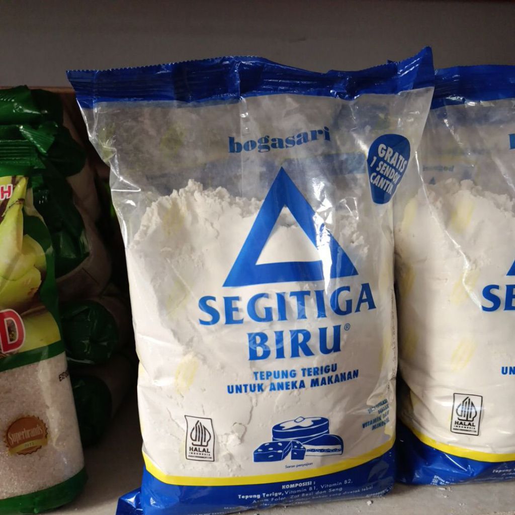 

TEPUNG SEGITIGA BIRU 1kg free 1 sendok cantik