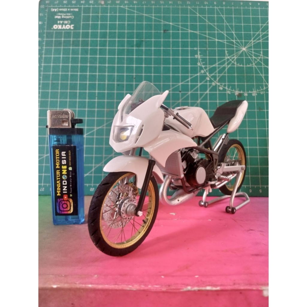 Diecast miniatur motor KAWASAKI Ninja RR Old Skala 1:12 Handmade