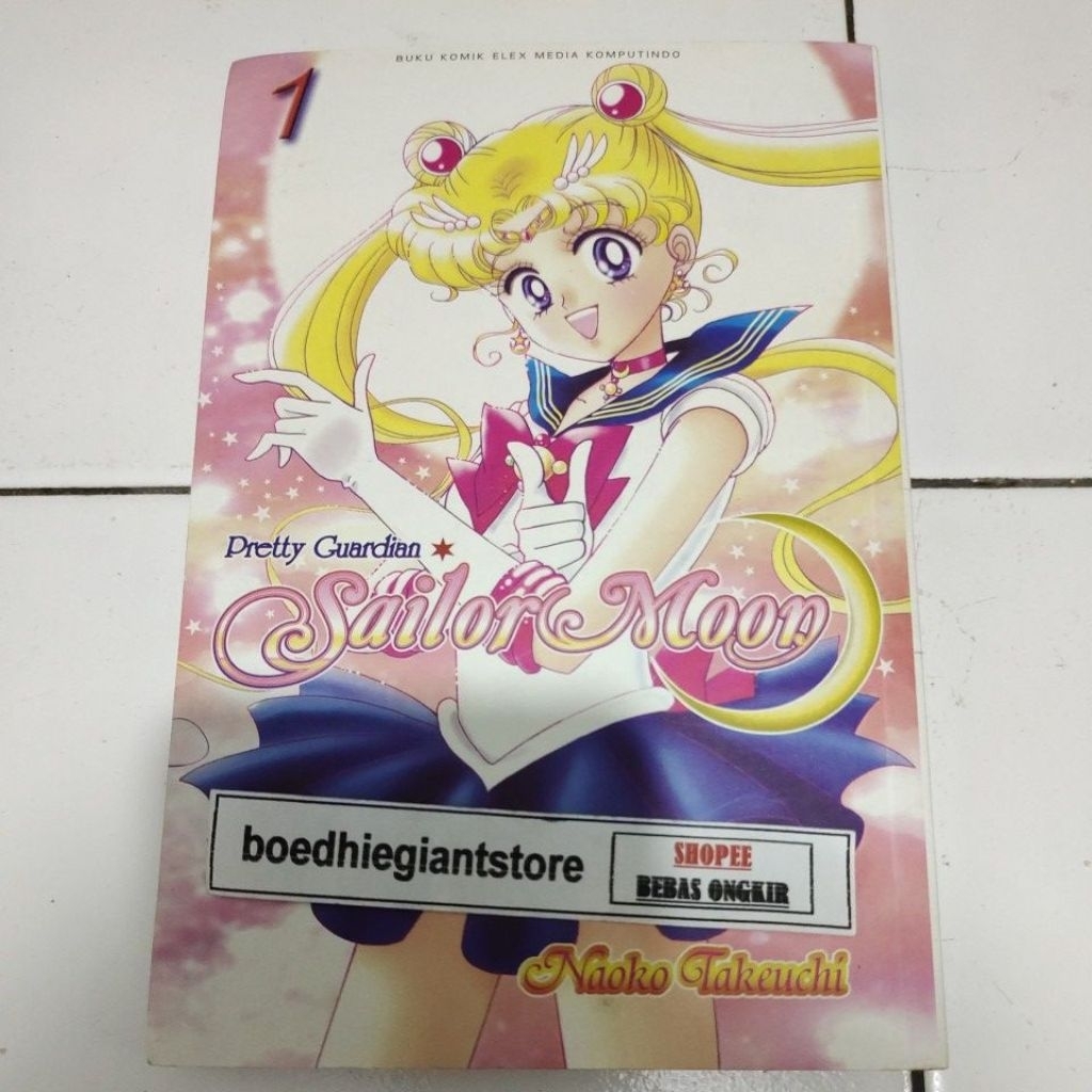 Komik sailor moon deluxe 1