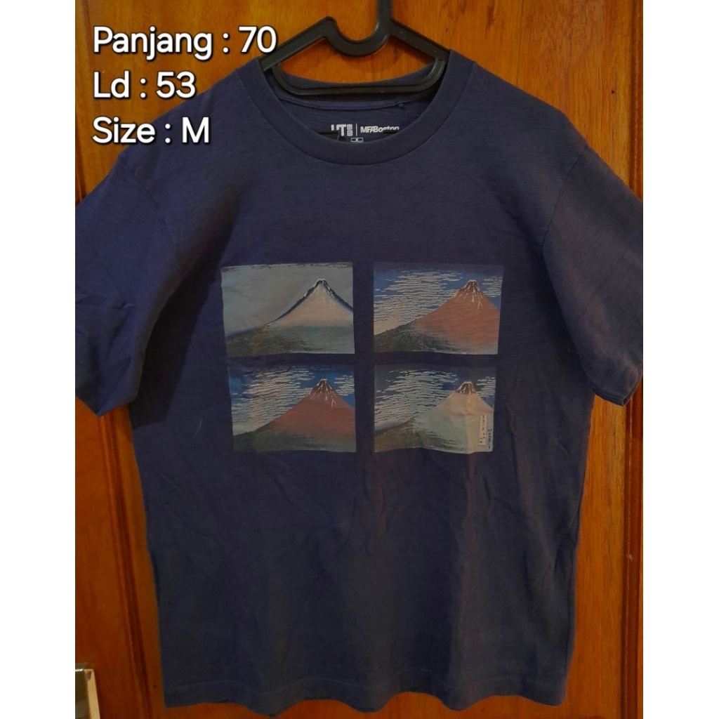 Kaos Tshirt Uniqlo UT x  MFA Hokusai Mountain Graphic  Preloved/Second/vintage