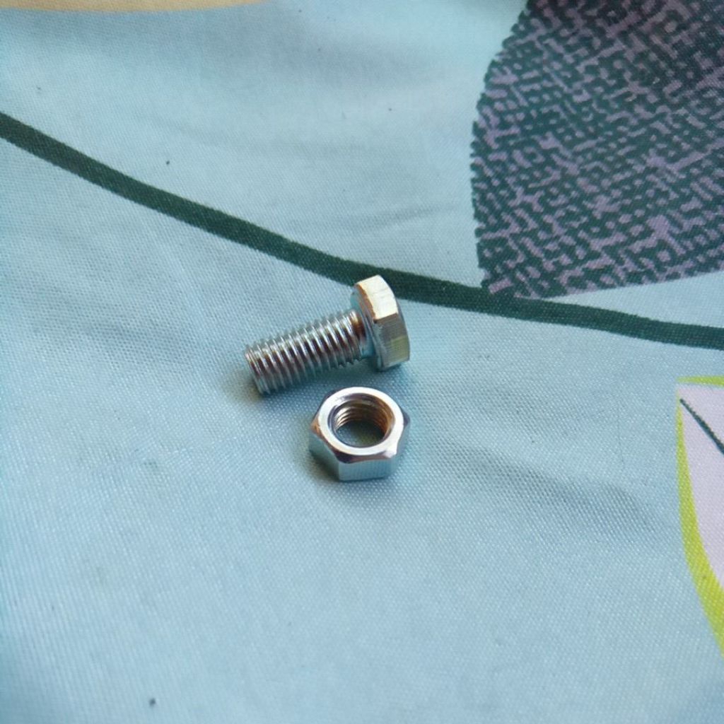 SpaceUp | Baut Mur Rak Besi Siku Lubang