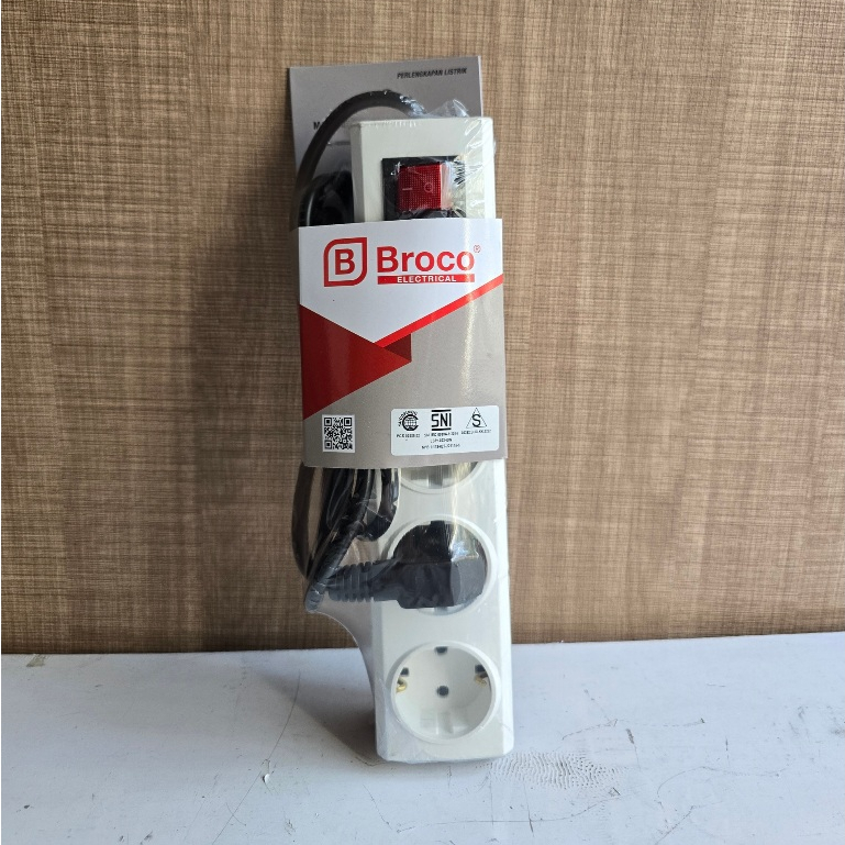 Broco Stop Kontak Isi 4 Lobang + Saklar dan Pengaman (ART 15841)