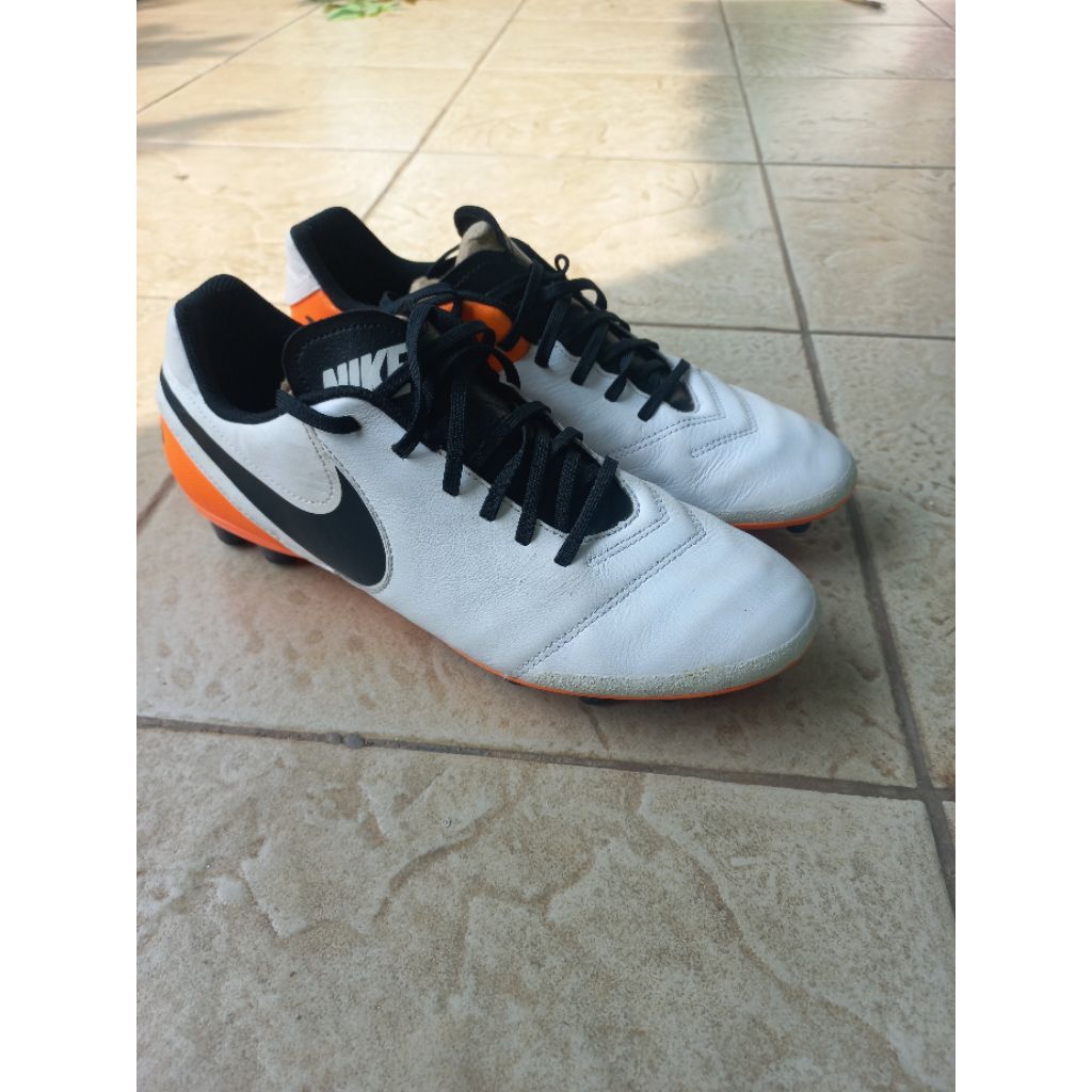 SEPATU BOLA NIKE TIEMPO GENIO II LEATHER AG