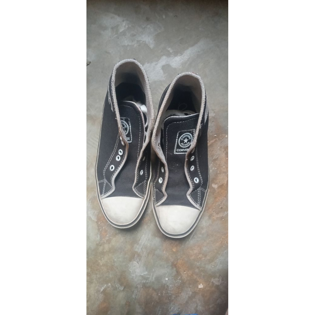 sepatuConverseSecond