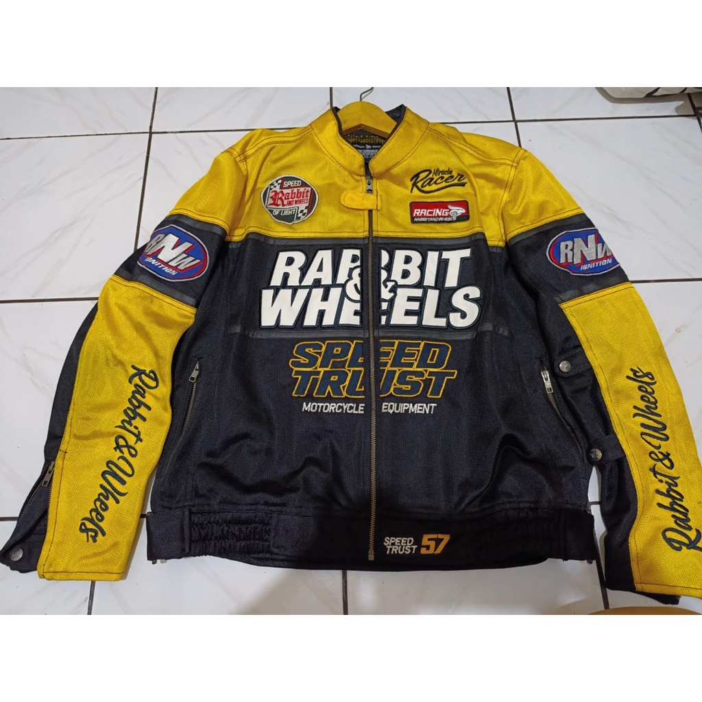 Jaket rabbit and wheels money v2 like new