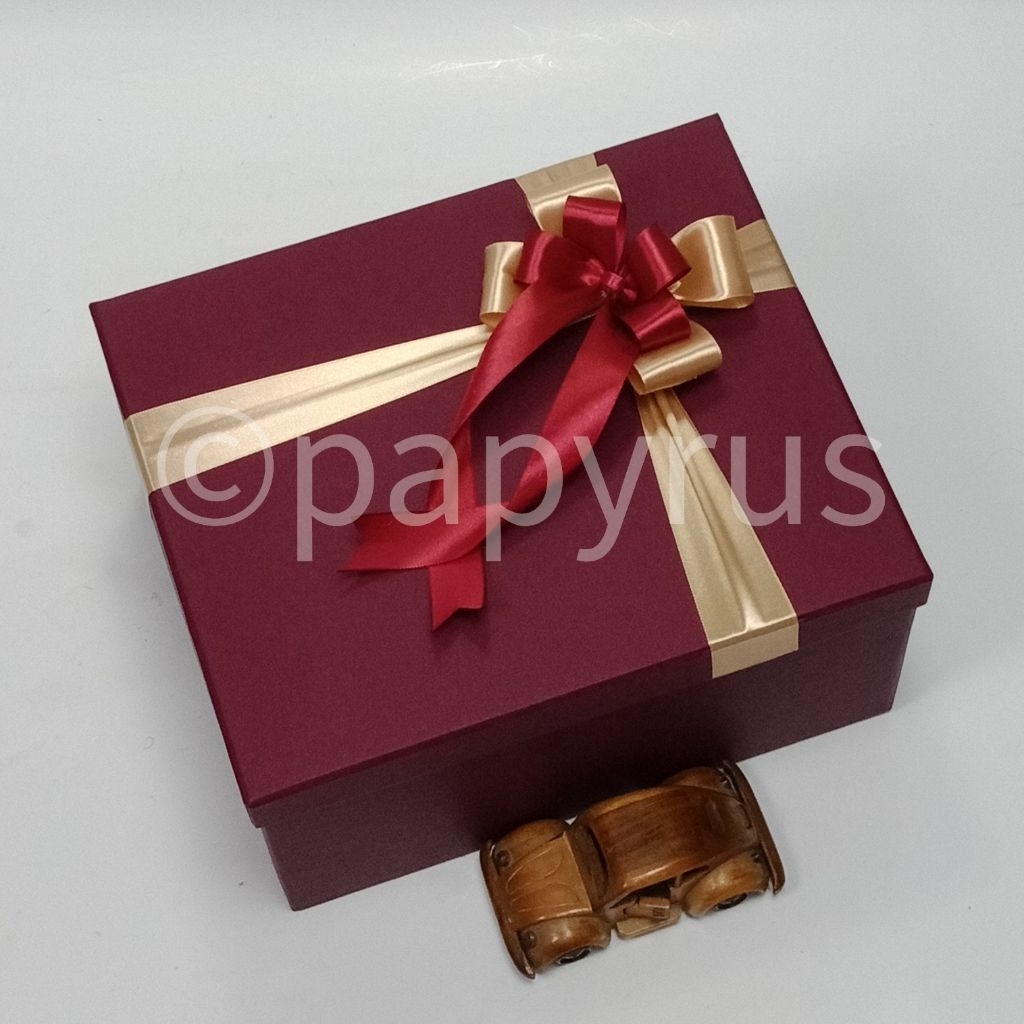 

PAPYRUS 25x30 Tinggi 15cm Kotak Kado Gift Box Hadiah V1