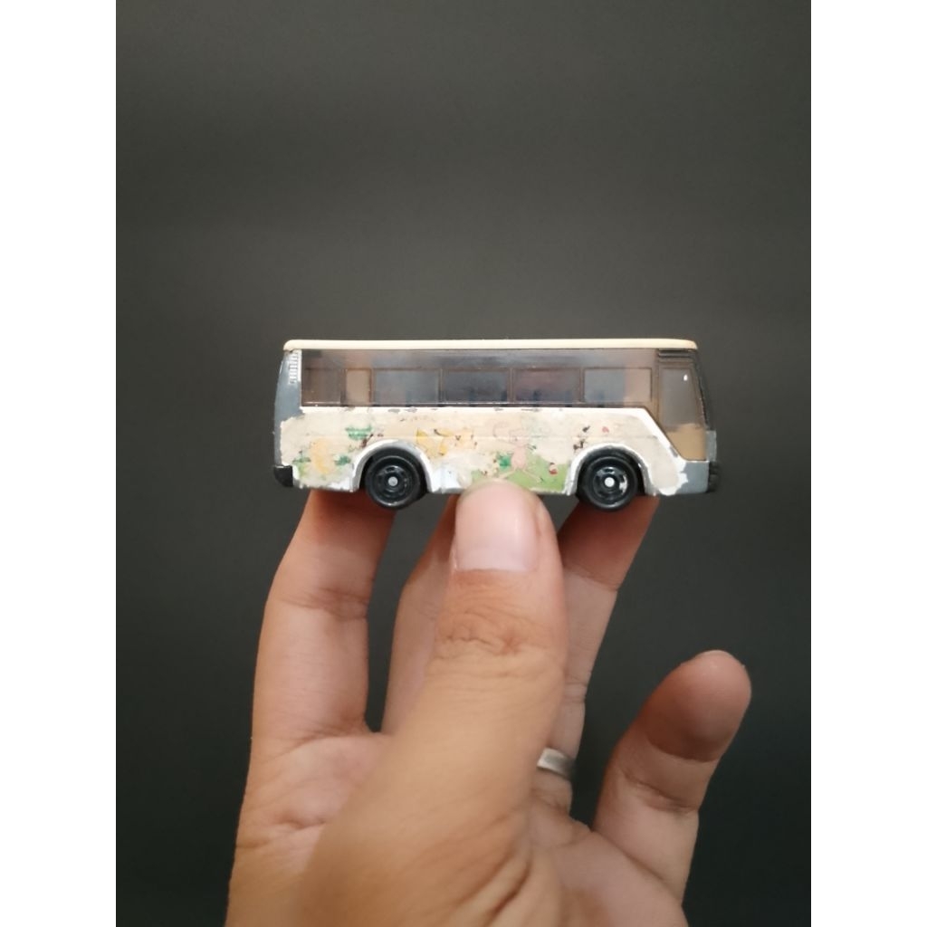Tomica Isuzu bus