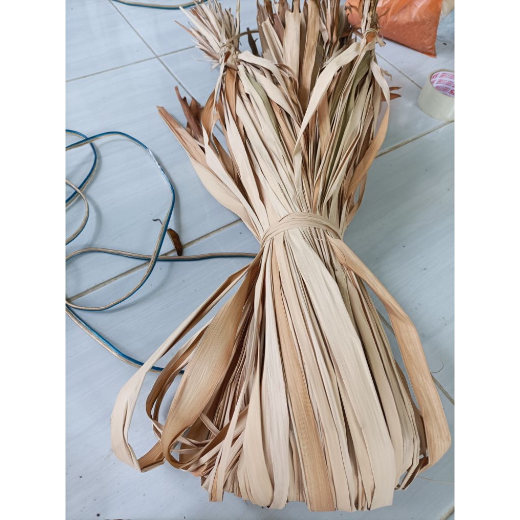 

Daun aren muda(Dungkawung) per 1ikat