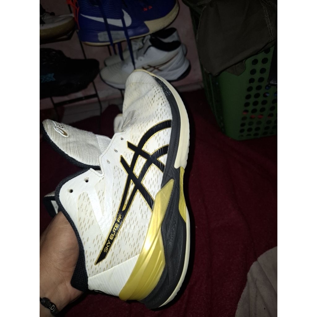 sepatu volly/badminton second