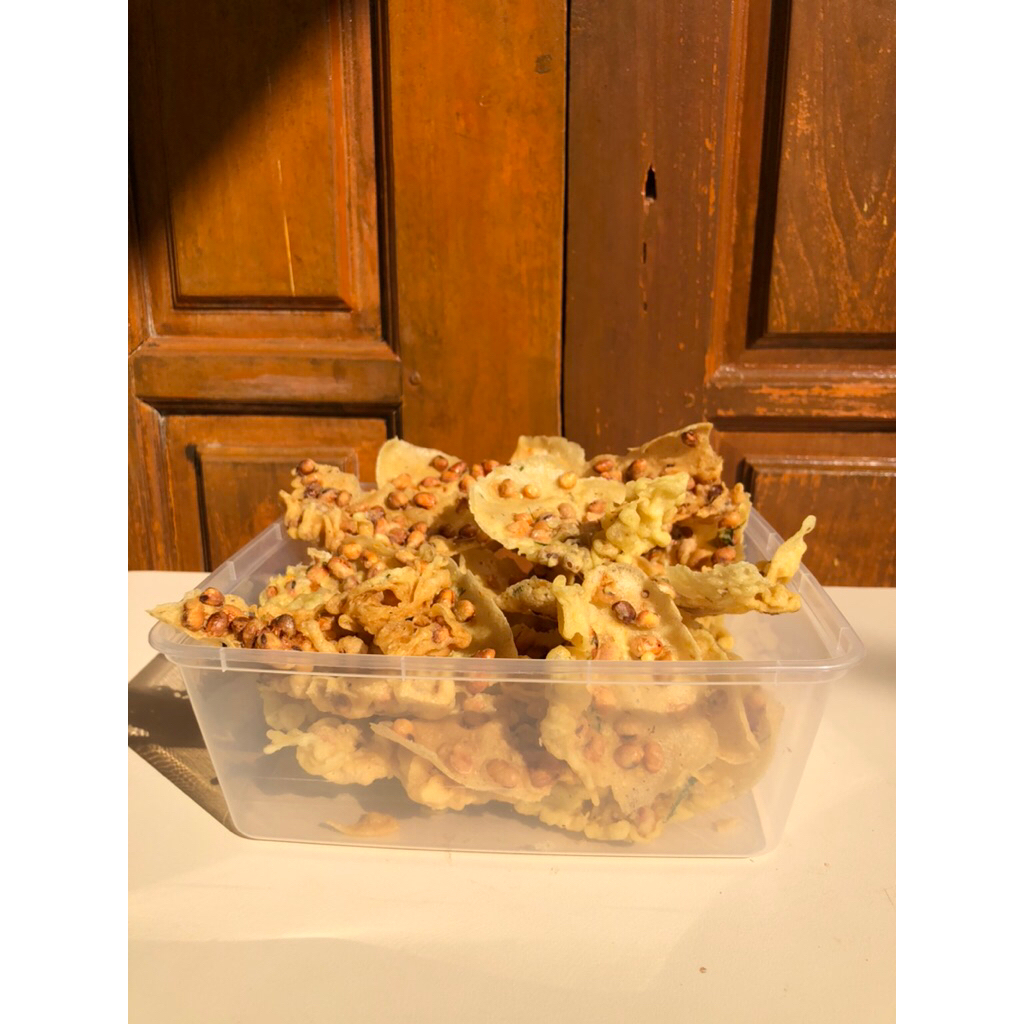 

Kriuk Jarene! Rempeyek kedelai | Rempeyek kacang kedelai | Rempeyek enak gurih kriuk dan renyah ( BOX )