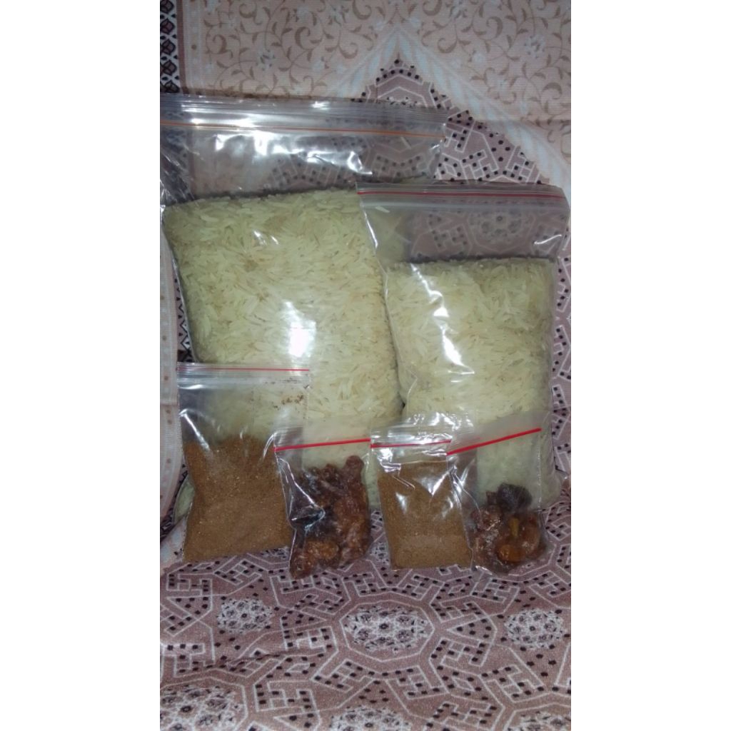 

Beras Basmati 1000g lengkap dengan bumbu kebuli dan kismis