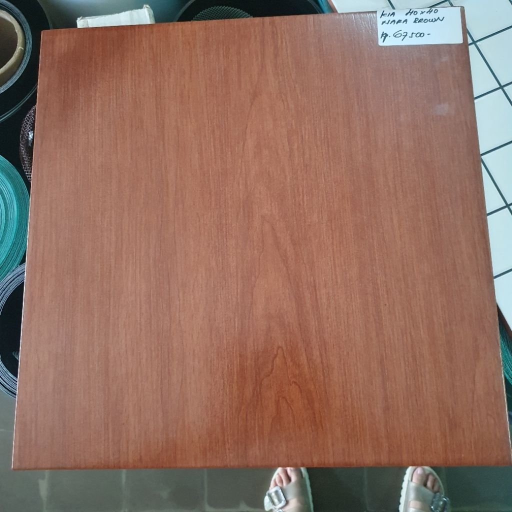 keramik lantai kamar mandi teras dapur kamar tidur rumah KIA 40x40 NARRA BROWN motif kayu coklat mat