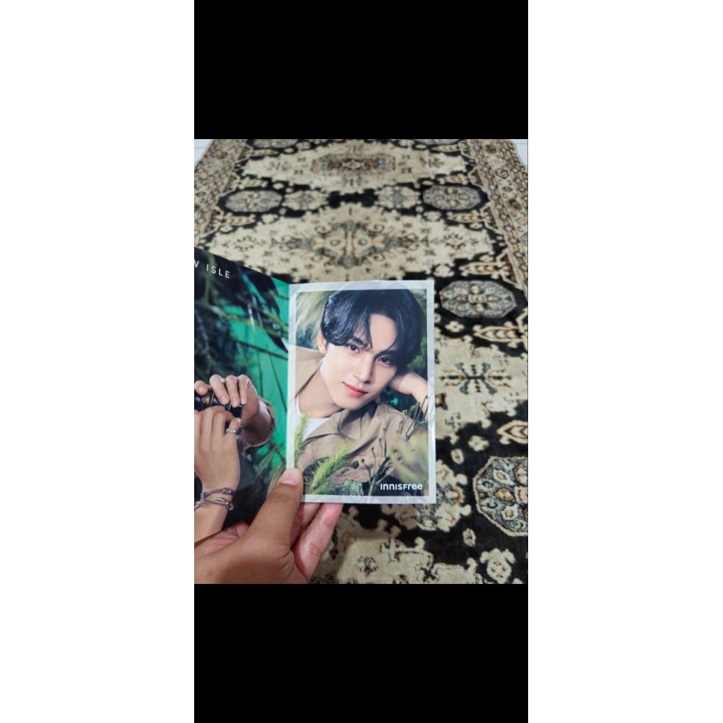 Mingyu Folded Photo from innisfree