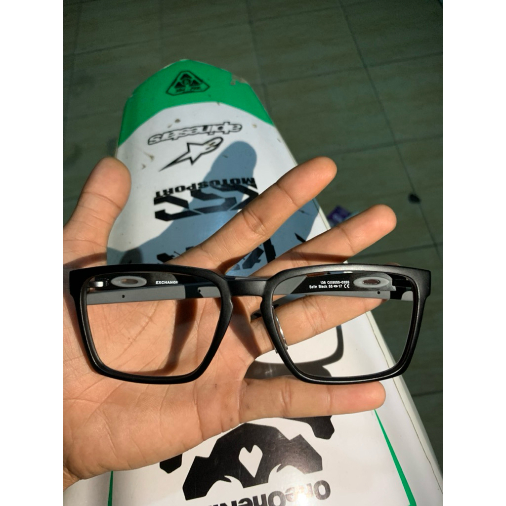 kacamata second original OAKLEY exchaeng satin 0X8055 size 55-17-135 mulus 100%tinggal pasang lensa 