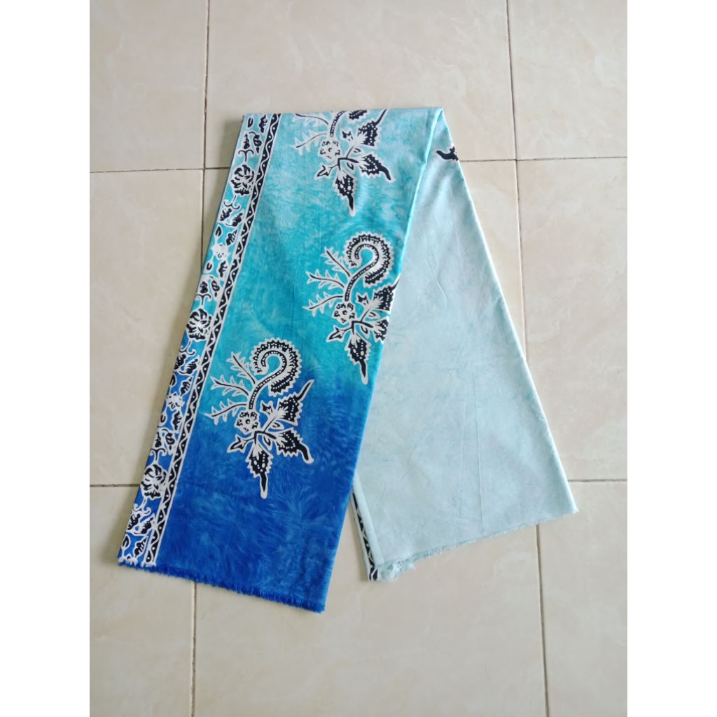 Kain Batik Motif Gradasi Biru Langit