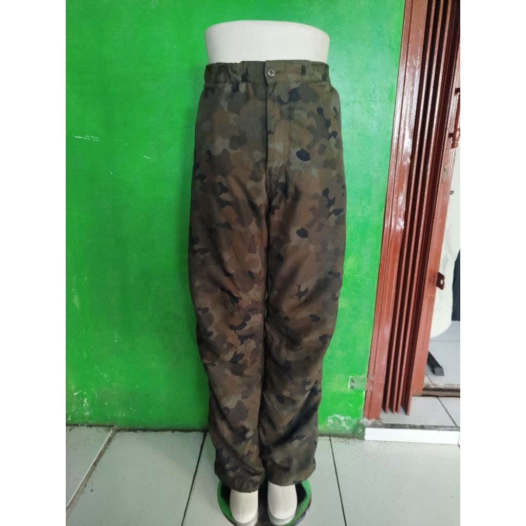 CELANA UNIQLO CAMOUFLAGE DALEMAN POLAR