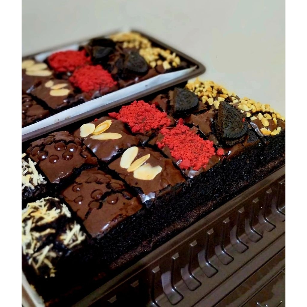 

fudgy brownies premium isi 12 potong