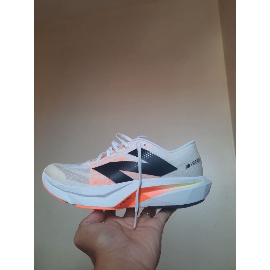 New Balance Fuel Cell Rebel V4- white