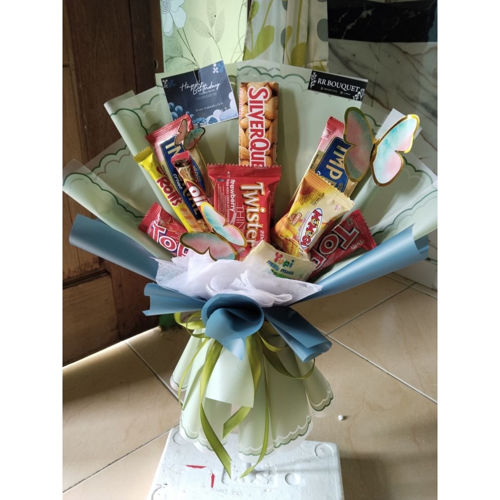 

BUKET SILVERQUEEN 55gr dan snack random