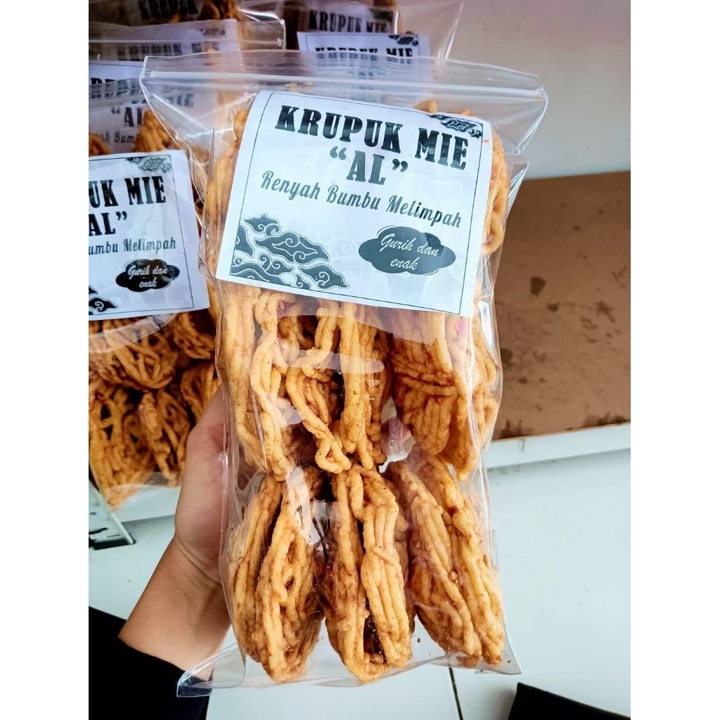 

Kerupuk mie Rempah pedas Kriuk banget 2 Pcs