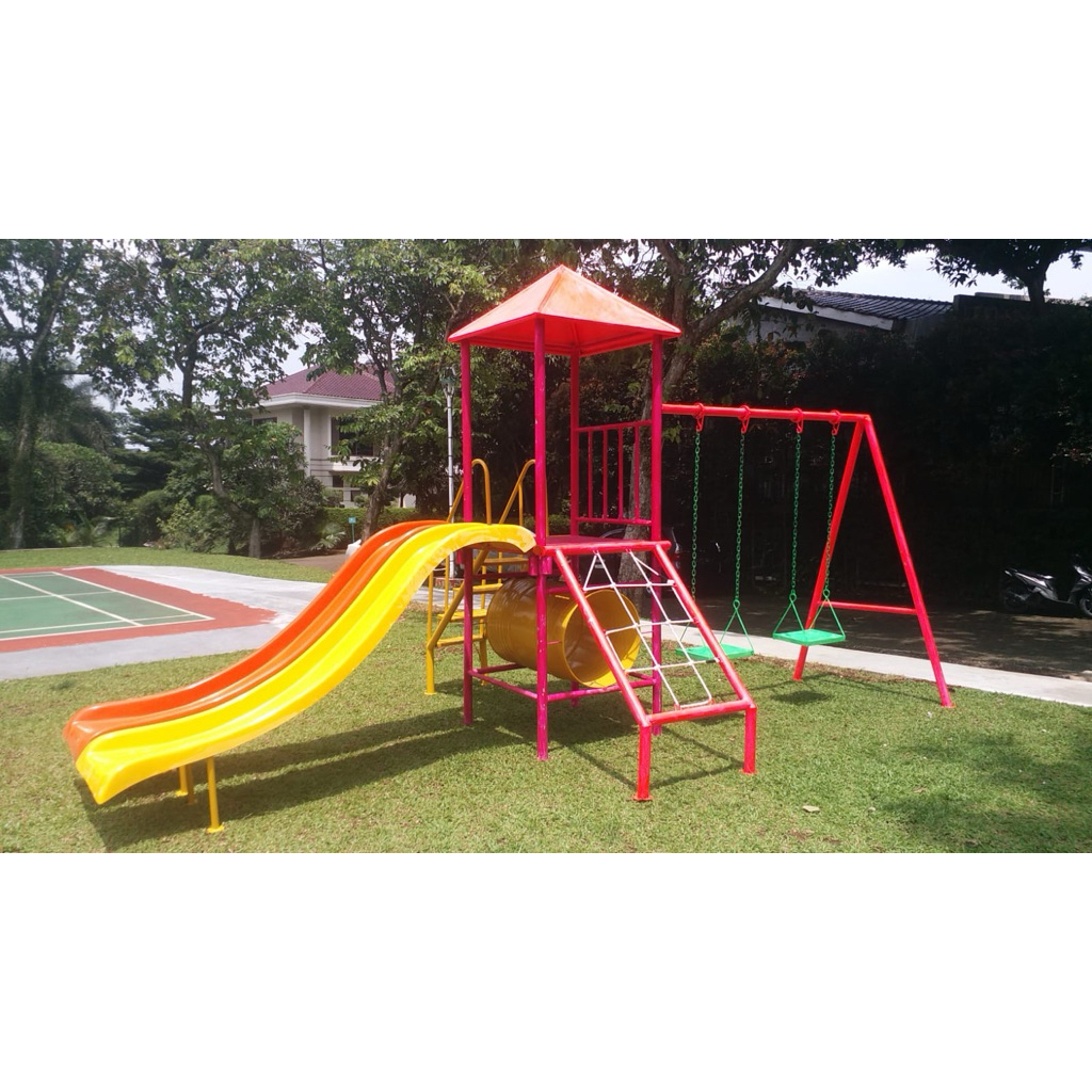 playground rumah perosotan dengan dua ayunan dan perosotan