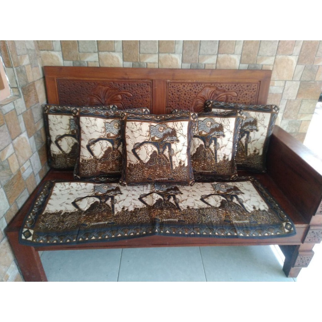 SET SARUNG BANTAL DAN TAPLAK MEJA BATIK - MOTIF WAYANG BIMA KRISNA
