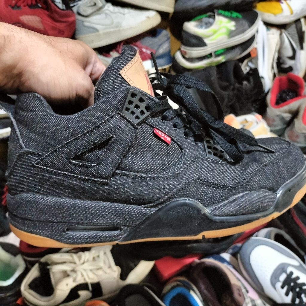 Air Jordan 4 Retro Levis, size 44