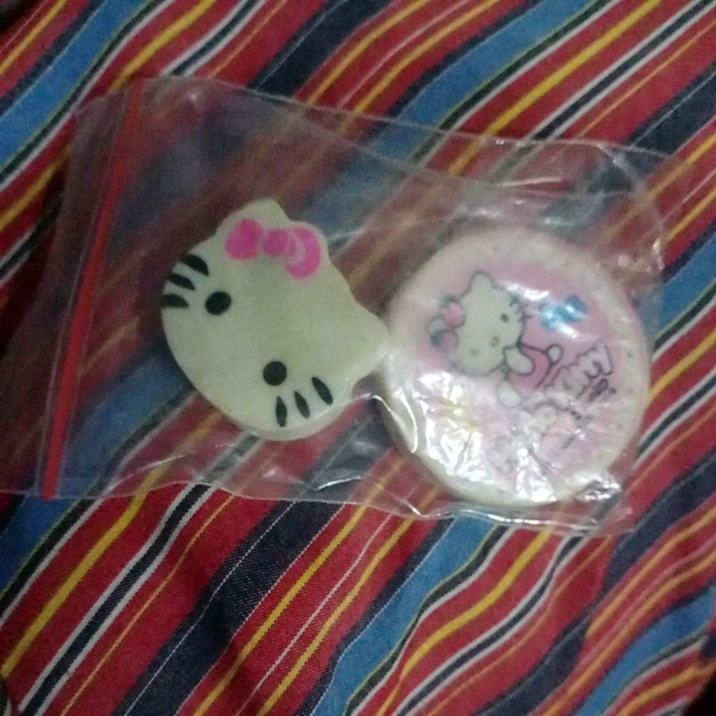 

hello kitty eraser set