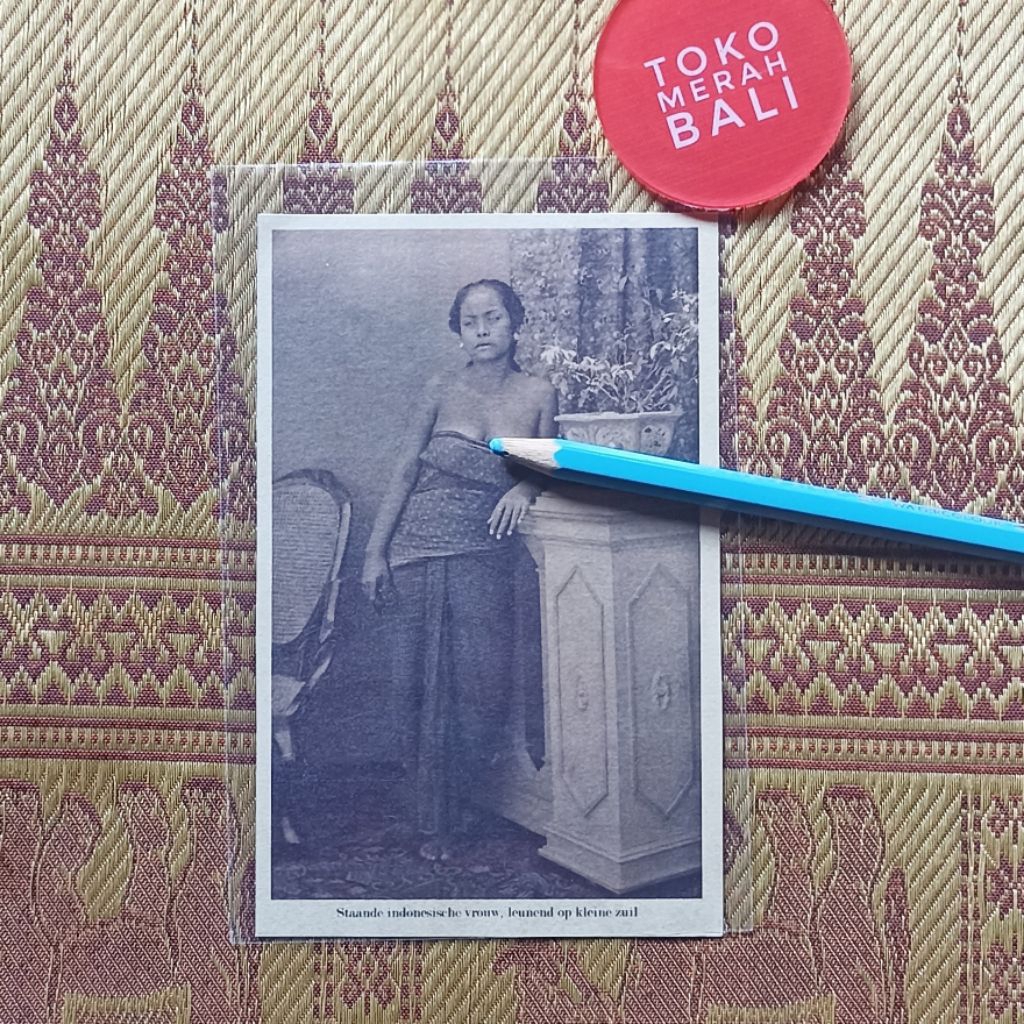 

Kartu pos perempuan Indonesia sepia masa Hindia Belanda NOS PPC postcard foto Leiden University