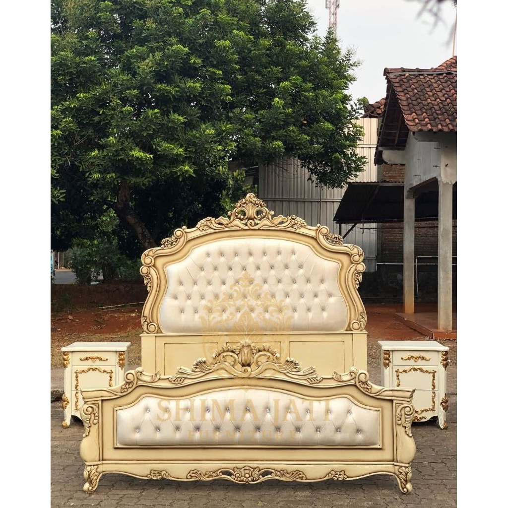 Dipan Sultan mewah dan elegan berwarna emas luxury + nakas 2 (Dipan kayu jati, dipan premium)