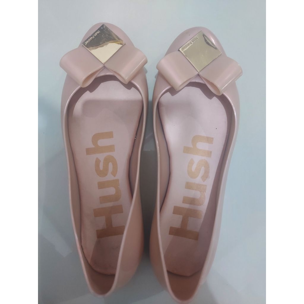 Preloved Flat shoes Hush puppies