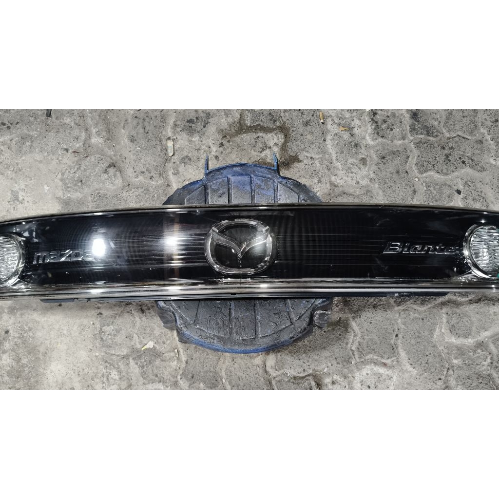 Lampu revlektor bagasi Mazda Biante