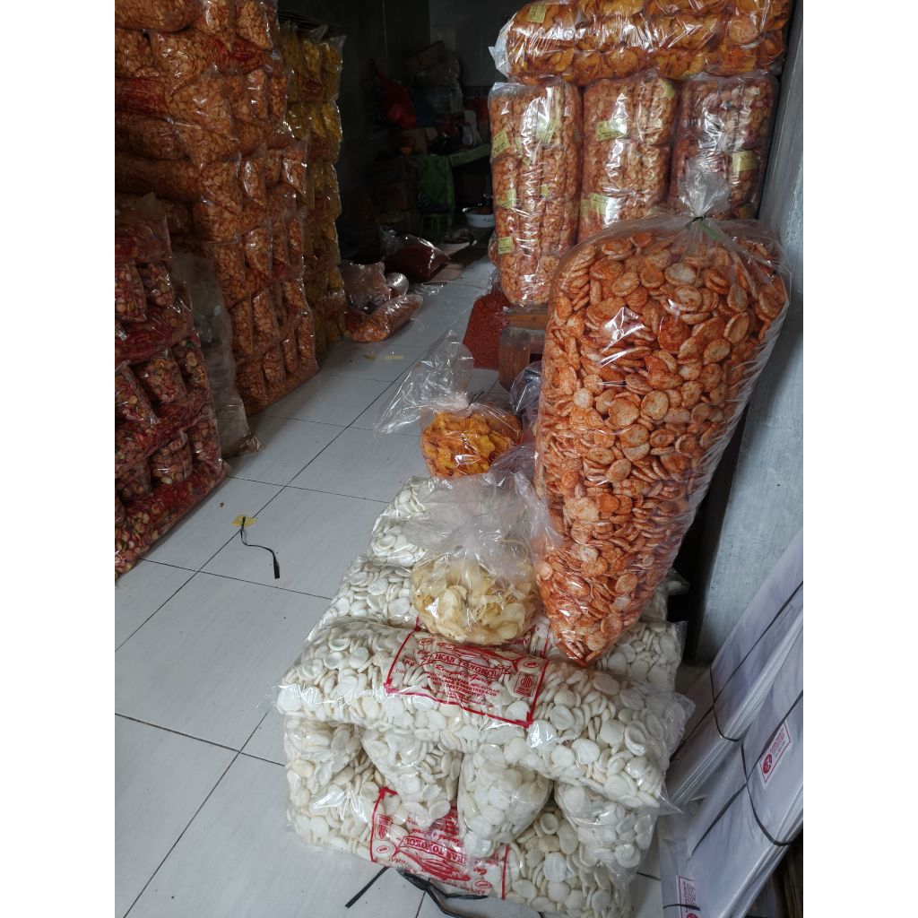 

jajanan Jamilan camilan kiloan dan bungkusan