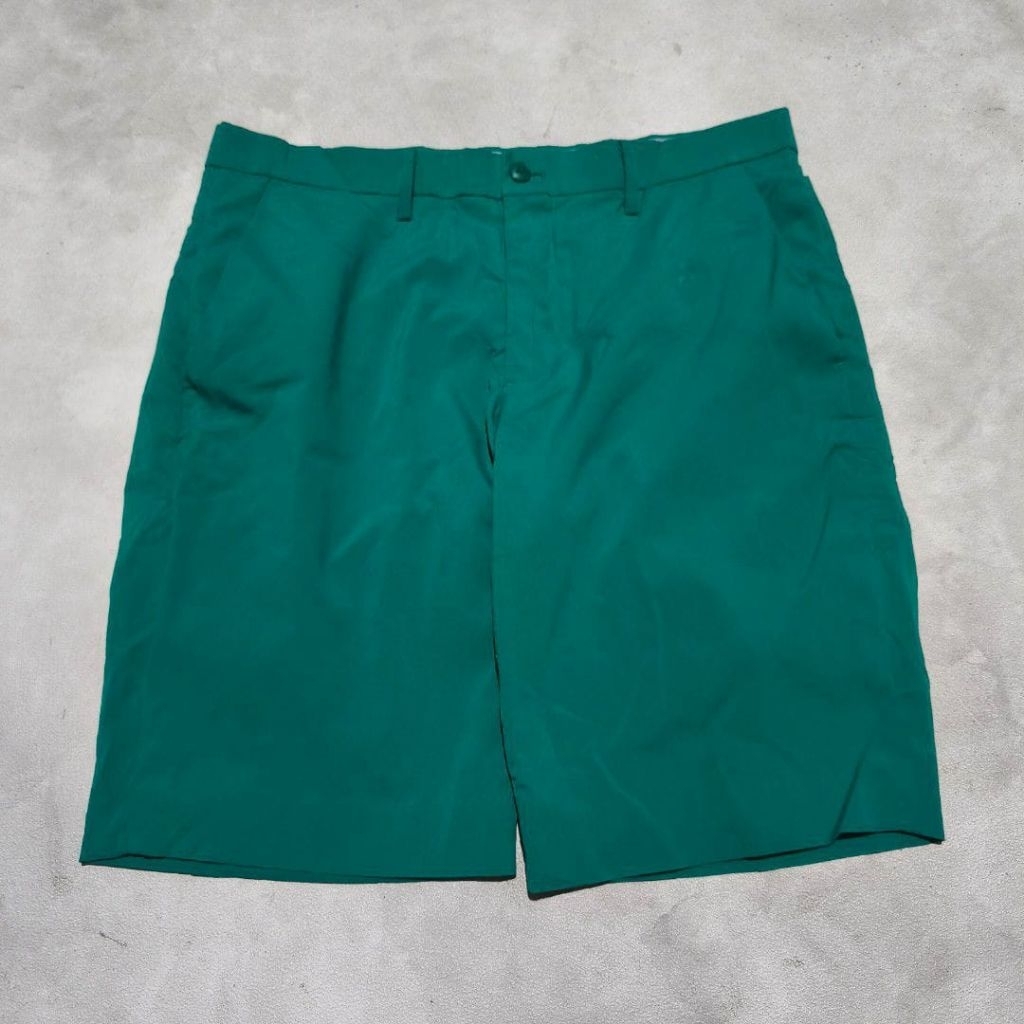 Celana pendek pria uniqlo hijau