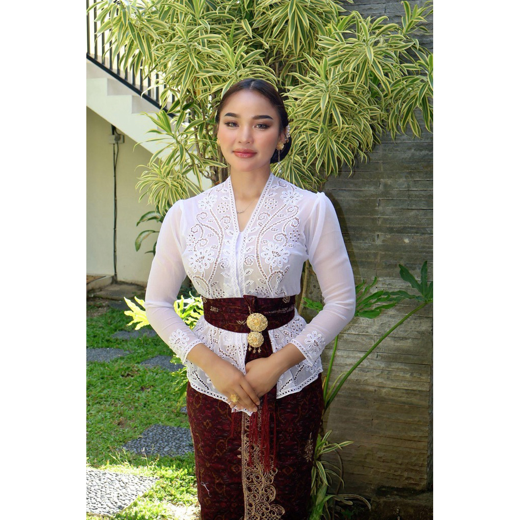 kebaya jadi bordir motif ulir/kebaya jadi bordir terbaru/kebaya jadi bordir putih/kebaya jadi bordir