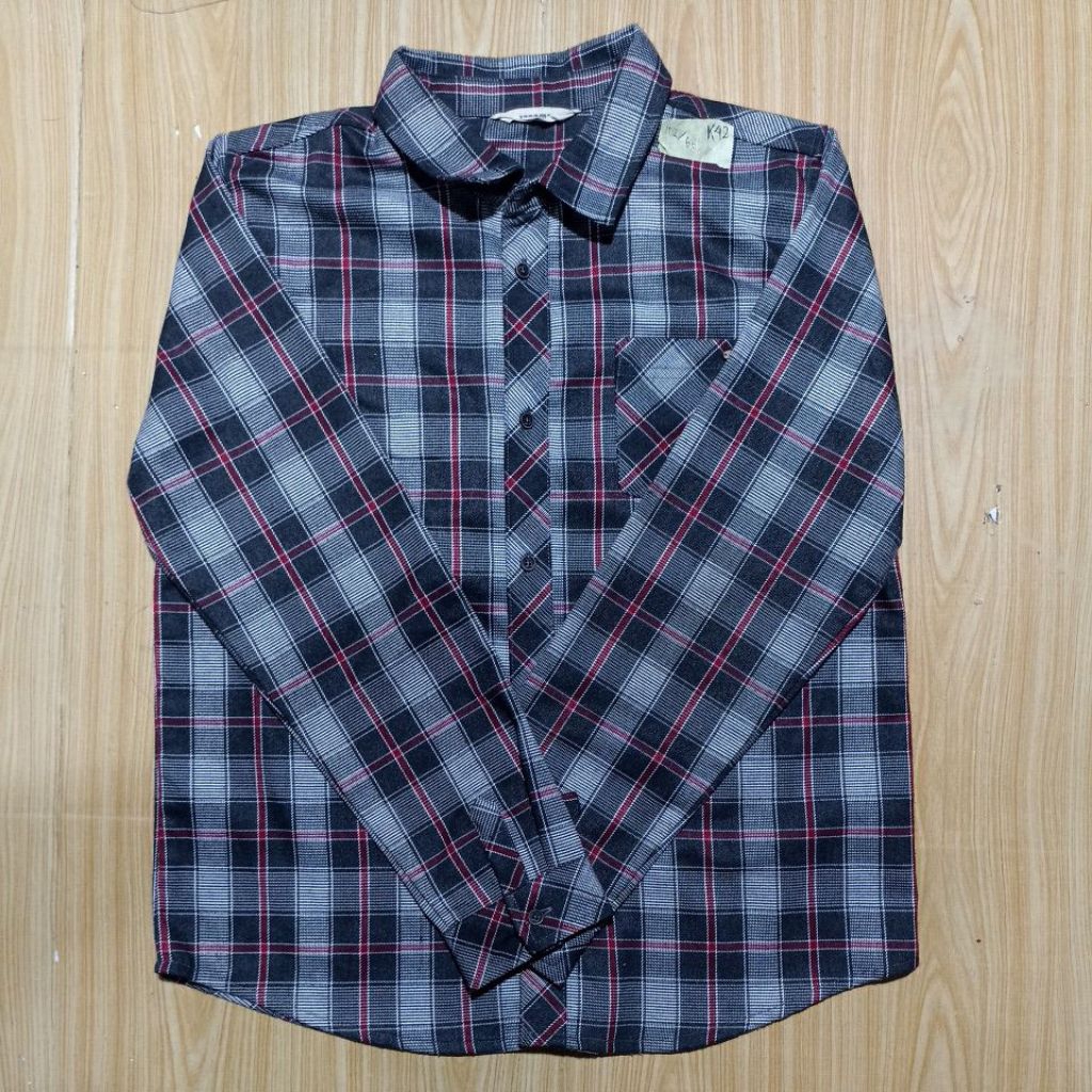 kemeja katun salur kotak pria