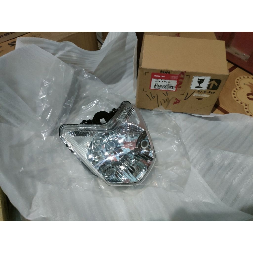 33110-kwb-921 lampu depan (reflektor) Blade Ahm
