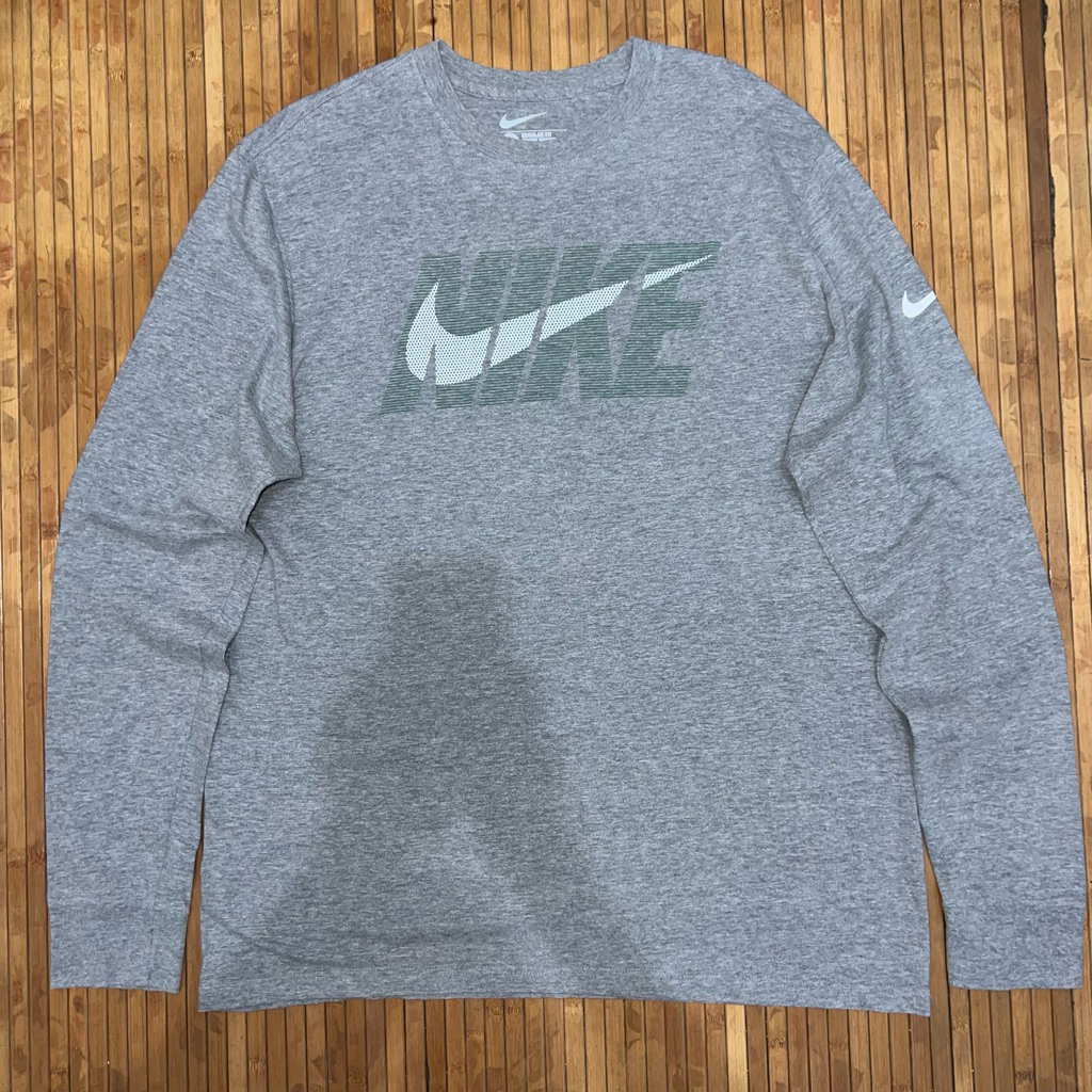 NIKE CENTER LOGO SWOOSH LONG SLEEVE TSHIRT
