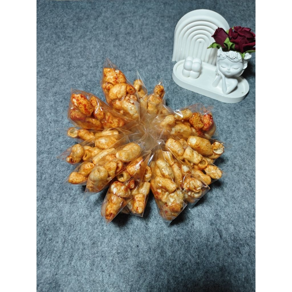 

Makaroni rentengan isi 23pcs - makaroni pedas manis original