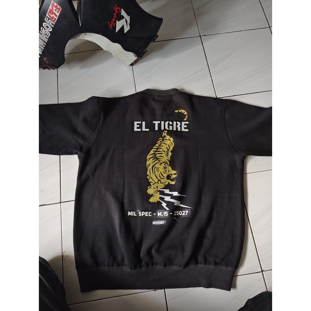 Crewneck mischief denim