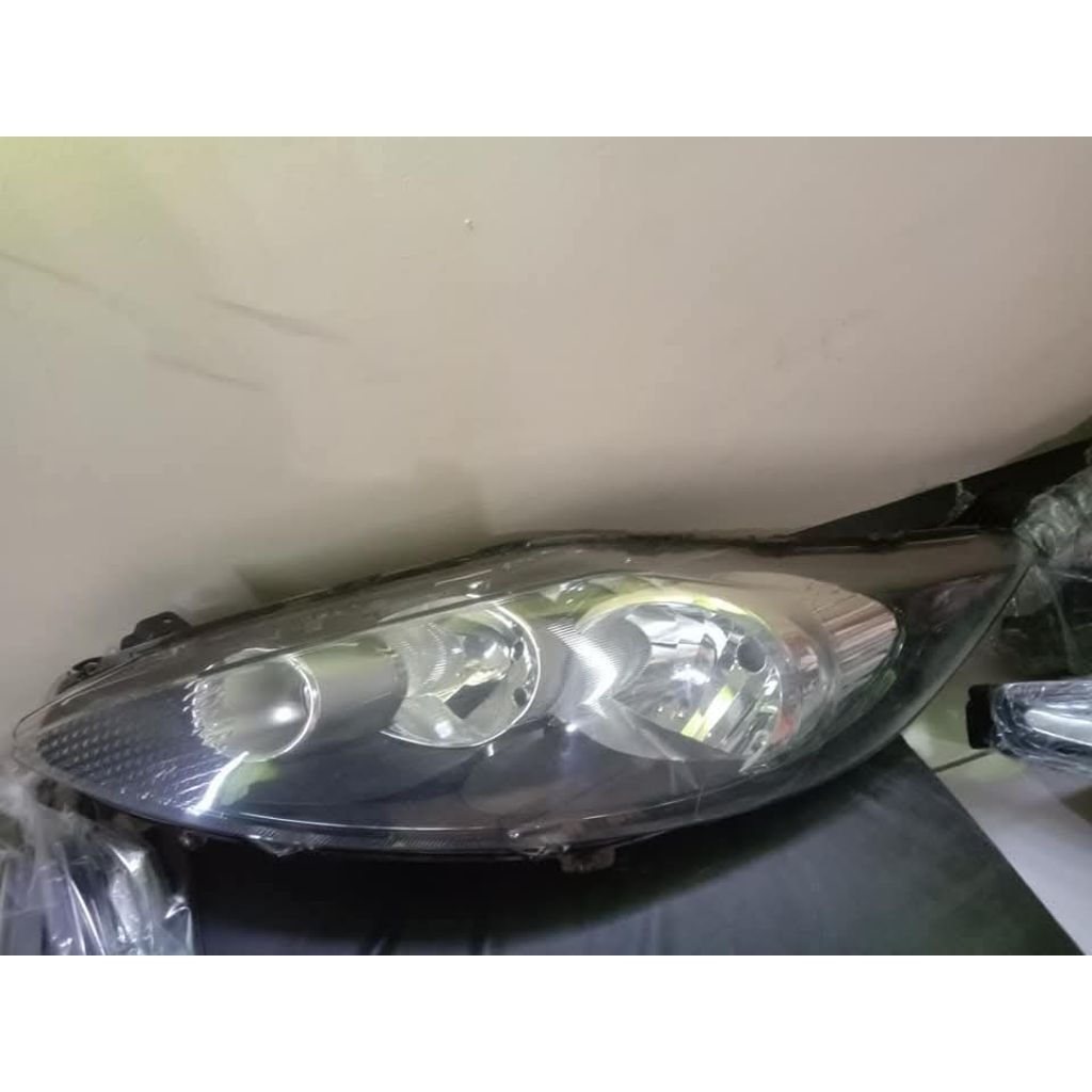 headlamp Ford fiesta 2010 original