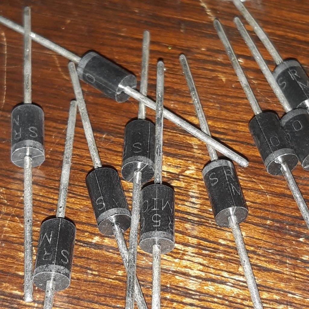dioda SR560 (dioda schottky)