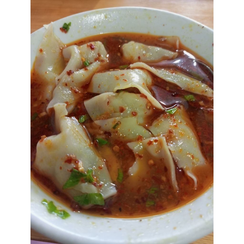 

wonton chilli oil pangsit ayam bisa di goreng atau di kuah