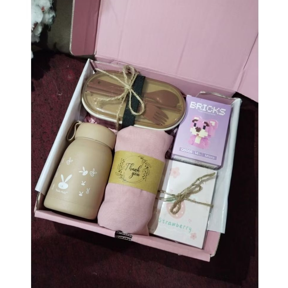 

Hampers pink