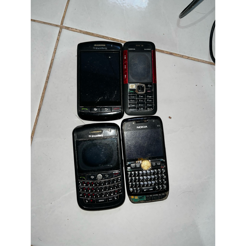 HP Nokia E71 Blackberry Express Music bekas campuran