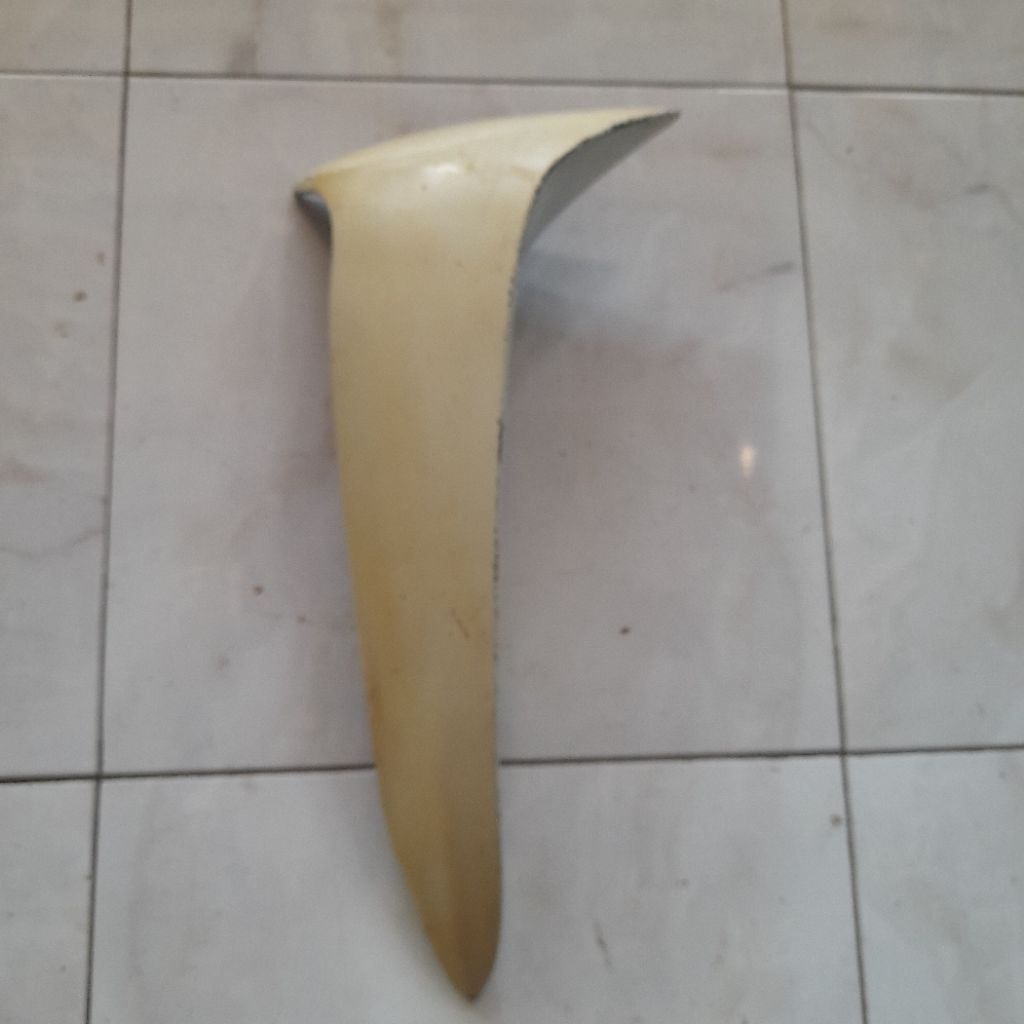 COVER BODY SAYAP BAGIAN LUAR KIRI SAJA MOCIN MOTOR CHINA GADING KARISMA BAGOL THAILAND , BEKAS BAHAN